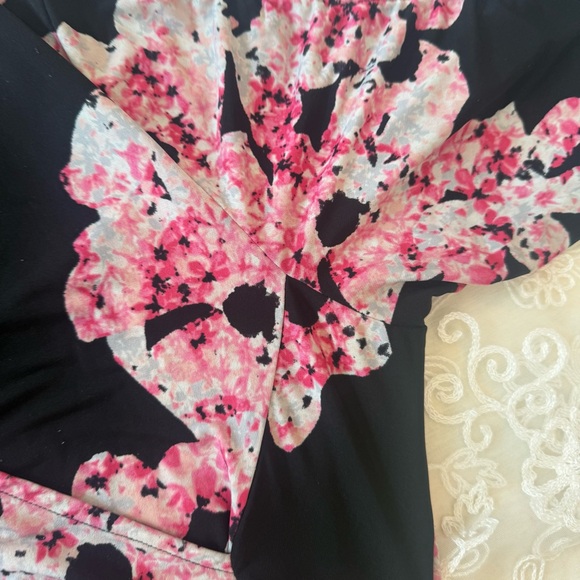 Floral Women's Blouse in Black and Pink - Picture 10 of 10